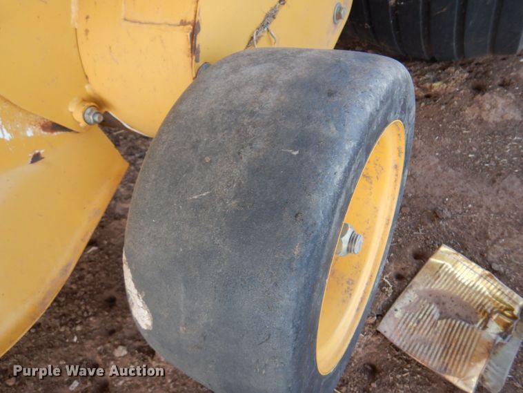 image for item DB7819 Vermeer 605 Super M  round baler