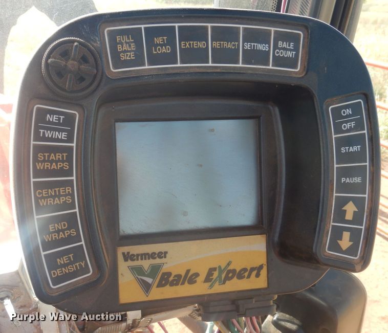 image for item DB7819 Vermeer 605 Super M  round baler