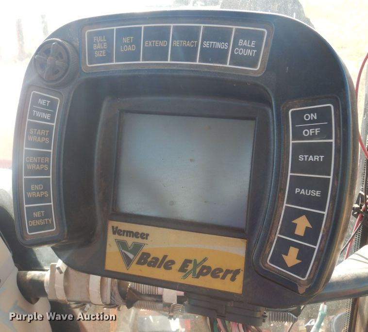 image for item DB7819 Vermeer 605 Super M  round baler