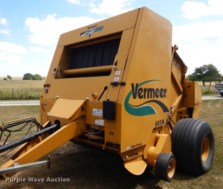 image for item DB7831 2005 Vermeer 605M  round baler