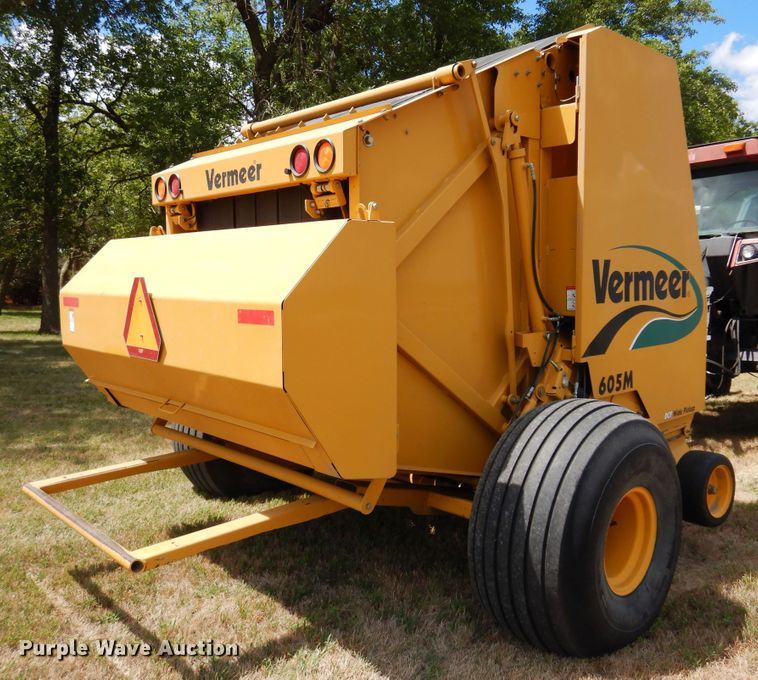 image for item DB7831 2005 Vermeer 605M  round baler