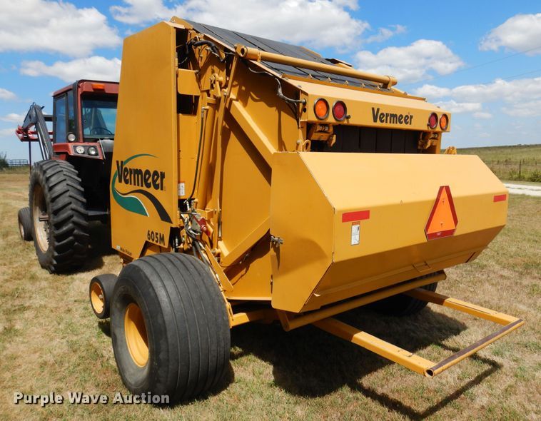 image for item DB7831 2005 Vermeer 605M  round baler
