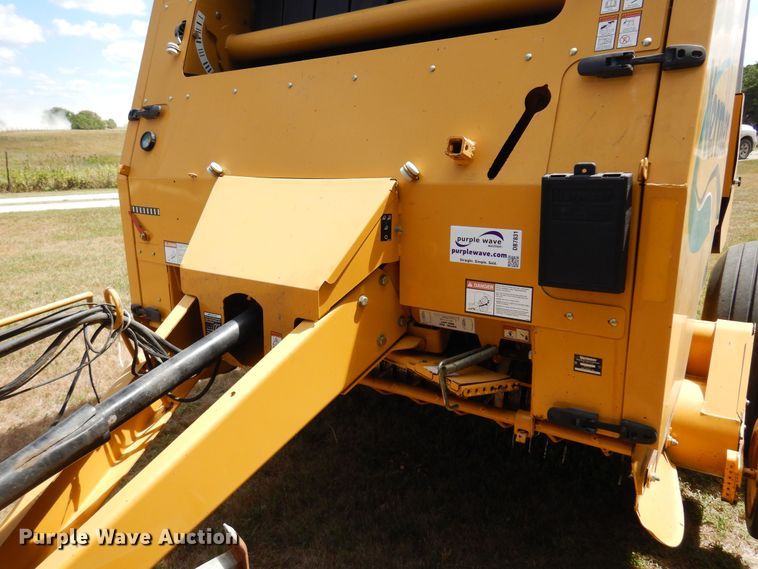 image for item DB7831 2005 Vermeer 605M  round baler