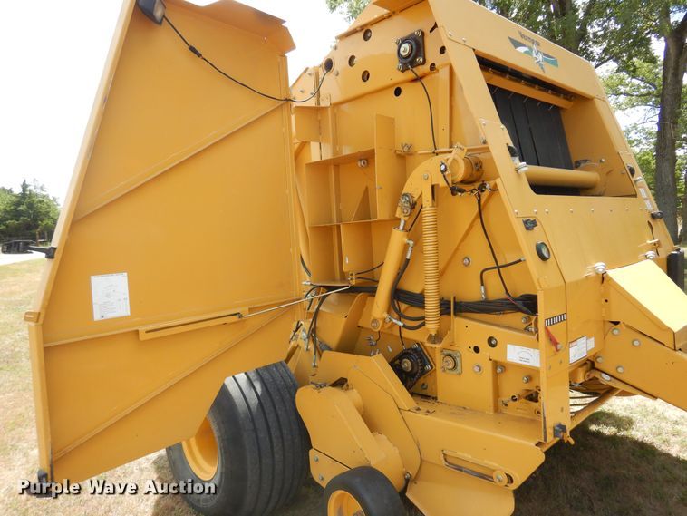 image for item DB7831 2005 Vermeer 605M  round baler