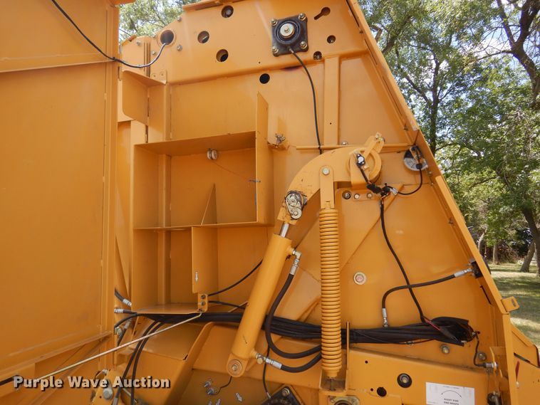 image for item DB7831 2005 Vermeer 605M  round baler