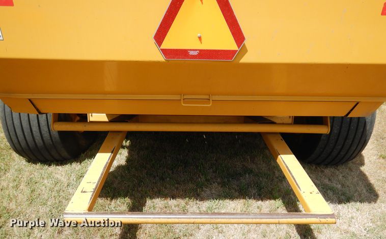 image for item DB7831 2005 Vermeer 605M  round baler