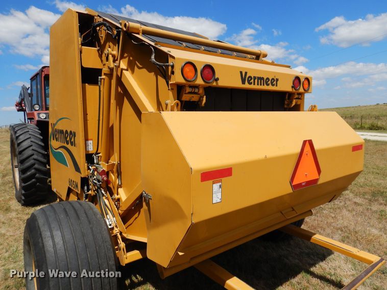 image for item DB7831 2005 Vermeer 605M  round baler