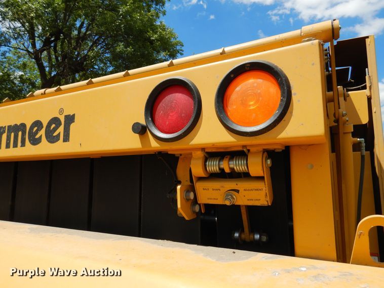 image for item DB7831 2005 Vermeer 605M  round baler