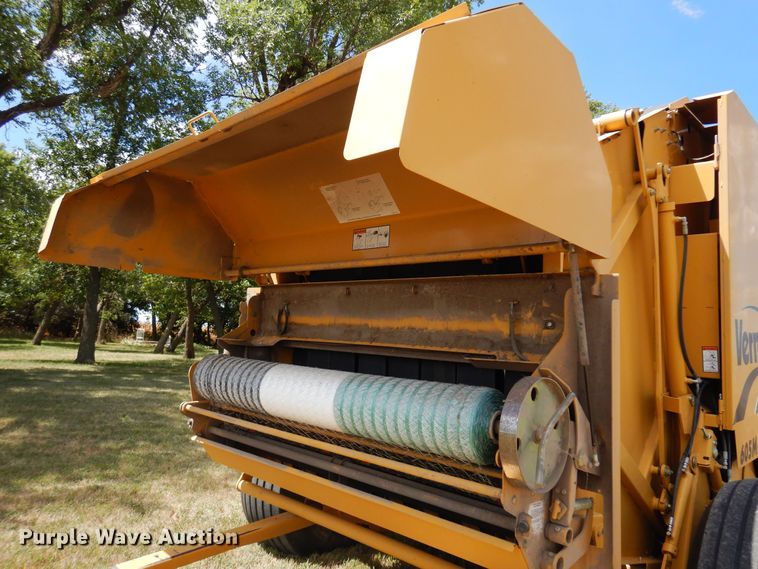 image for item DB7831 2005 Vermeer 605M  round baler