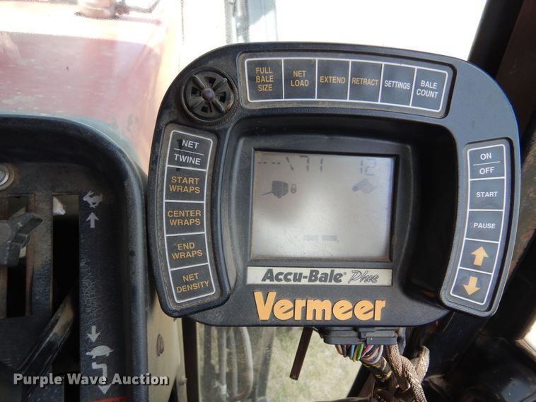 image for item DB7831 2005 Vermeer 605M  round baler