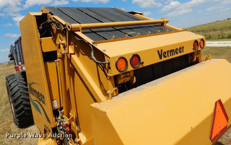 image for item DB7831 2005 Vermeer 605M  round baler