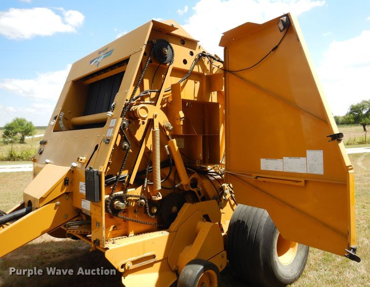 image for item DB7831 2005 Vermeer 605M  round baler
