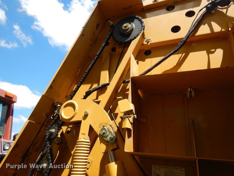 image for item DB7831 2005 Vermeer 605M  round baler