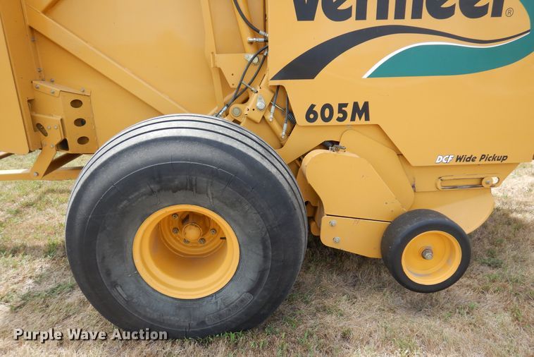 image for item DB7831 2005 Vermeer 605M  round baler