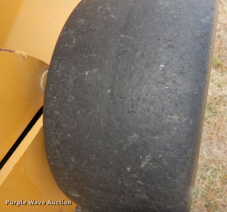 image for item DB7831 2005 Vermeer 605M  round baler