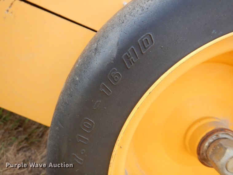 image for item DB7831 2005 Vermeer 605M  round baler