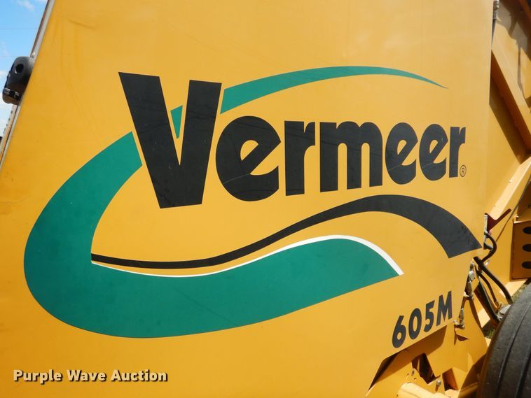 image for item DB7831 2005 Vermeer 605M  round baler