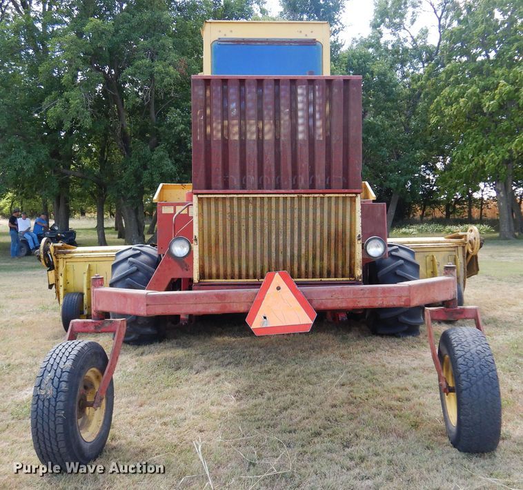 image for item DB7832 New Holland 1112  windrower