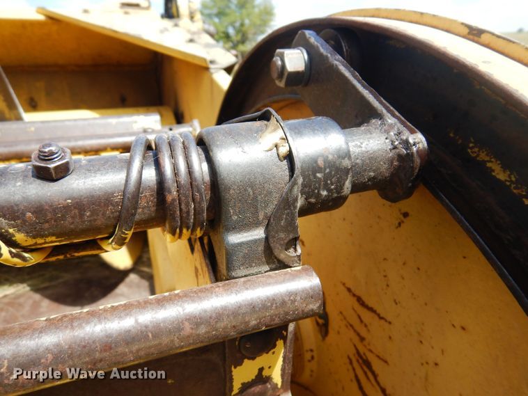 image for item DB7832 New Holland 1112  windrower