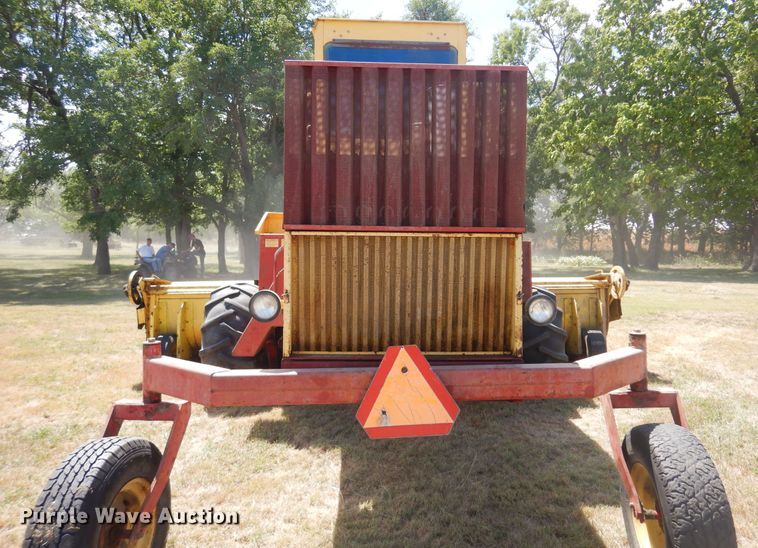 image for item DB7832 New Holland 1112  windrower