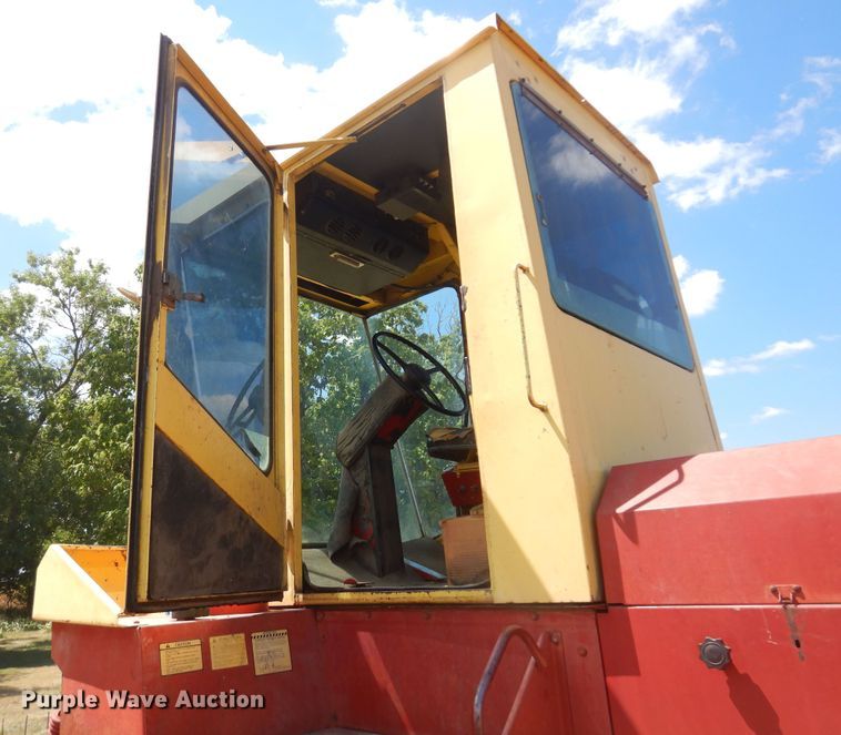 image for item DB7832 New Holland 1112  windrower