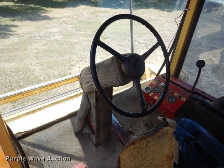 image for item DB7832 New Holland 1112  windrower