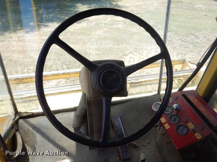 image for item DB7832 New Holland 1112  windrower