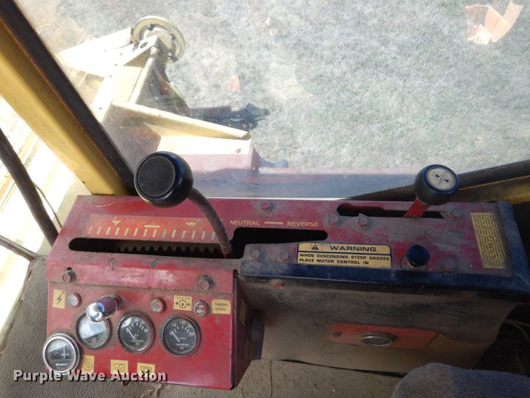 image for item DB7832 New Holland 1112  windrower