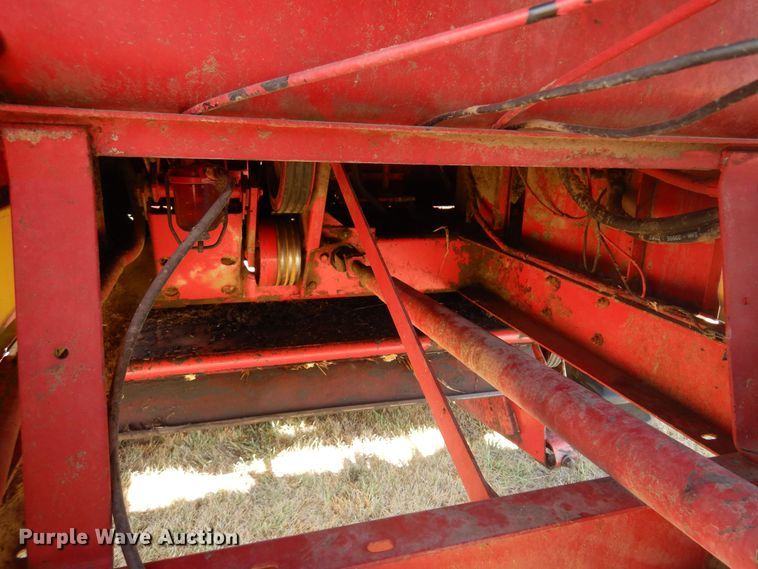 image for item DB7832 New Holland 1112  windrower