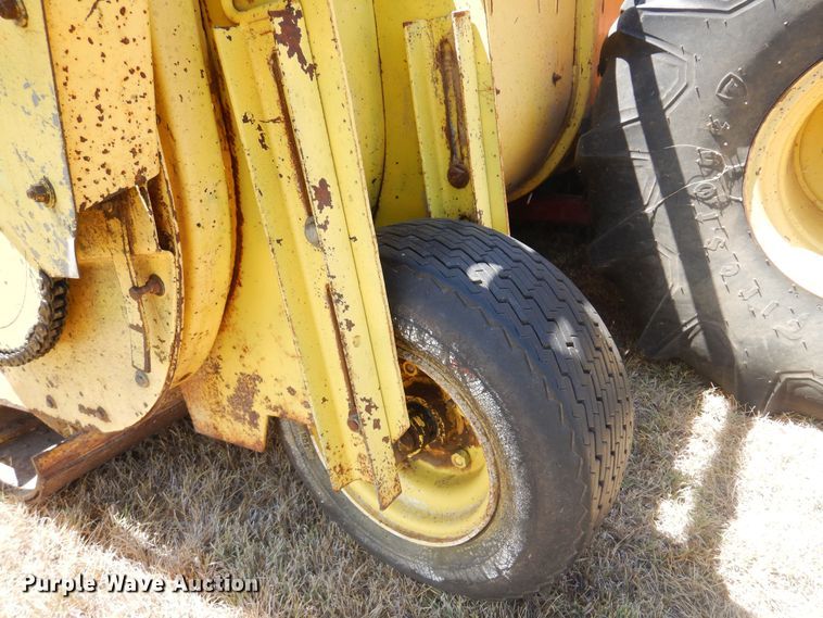 image for item DB7832 New Holland 1112  windrower