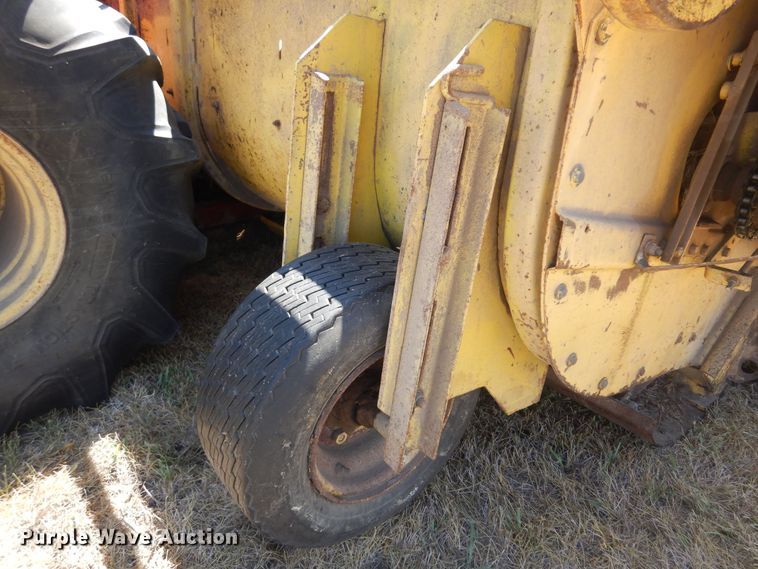 image for item DB7832 New Holland 1112  windrower