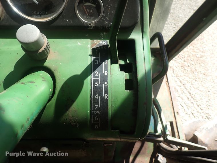 image for item DF8346 1962 John Deere 4010  tractor