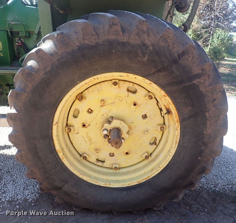 image for item DF8346 1962 John Deere 4010  tractor