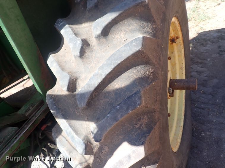 image for item DF8346 1962 John Deere 4010  tractor