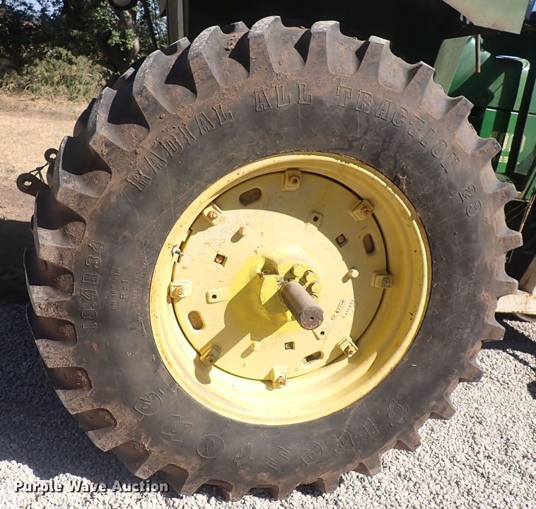 image for item DF8346 1962 John Deere 4010  tractor