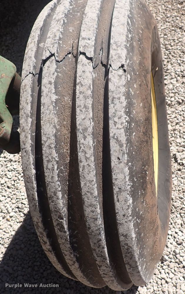 image for item DF8346 1962 John Deere 4010  tractor