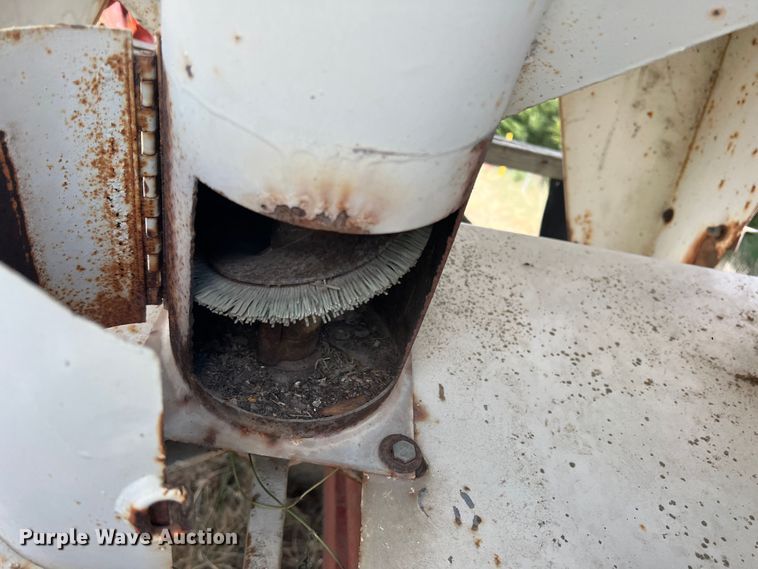 image for item DK7119 Friesen  seed tender