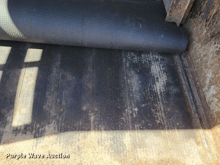 image for item DM8016 2006 Titan 1R5534  livestock trailer