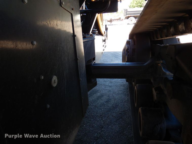 image for item DQ9213 2005 Caterpillar Challenger MT845  tractor