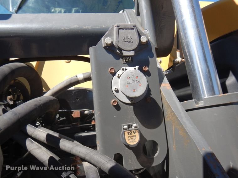 image for item DQ9213 2005 Caterpillar Challenger MT845  tractor