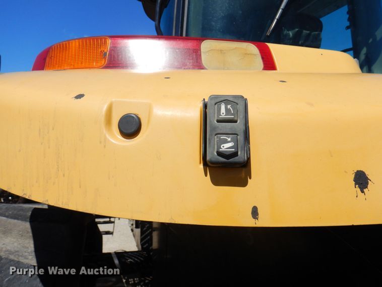 image for item DQ9213 2005 Caterpillar Challenger MT845  tractor