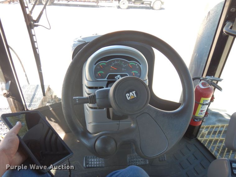 image for item DQ9213 2005 Caterpillar Challenger MT845  tractor