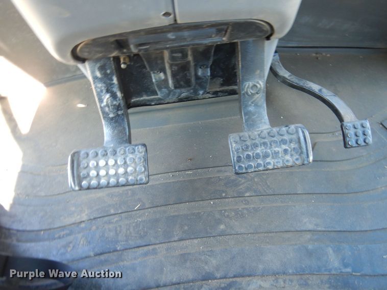 image for item DQ9213 2005 Caterpillar Challenger MT845  tractor