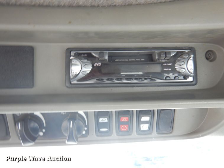 image for item DQ9213 2005 Caterpillar Challenger MT845  tractor