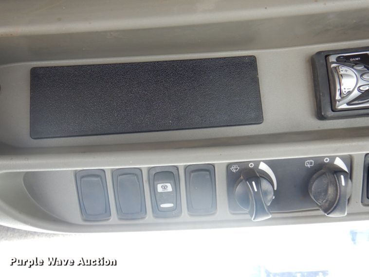 image for item DQ9213 2005 Caterpillar Challenger MT845  tractor