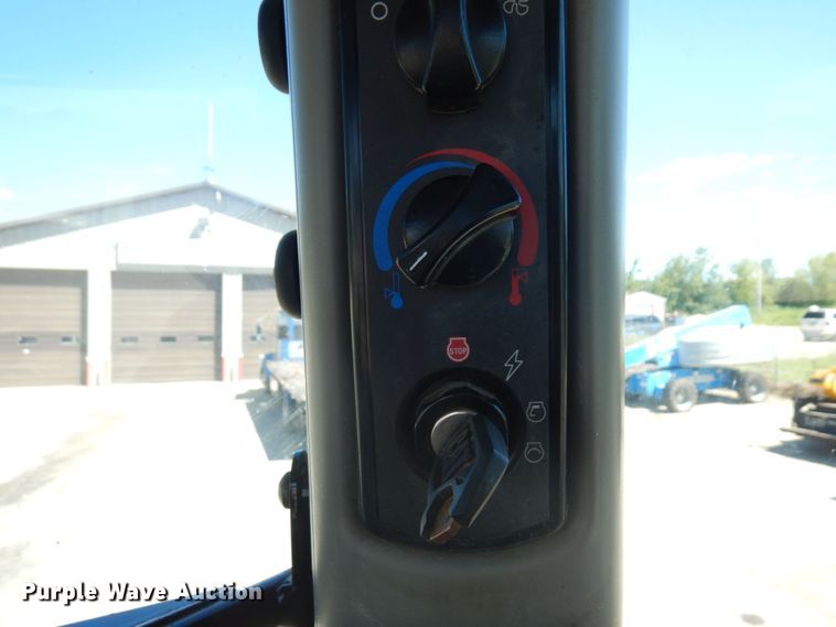 image for item DQ9213 2005 Caterpillar Challenger MT845  tractor