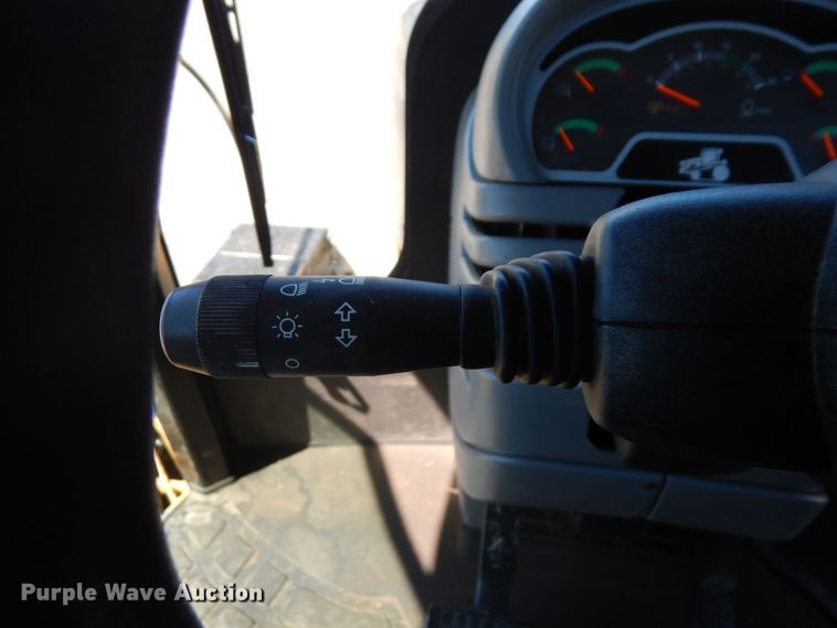 image for item DQ9213 2005 Caterpillar Challenger MT845  tractor