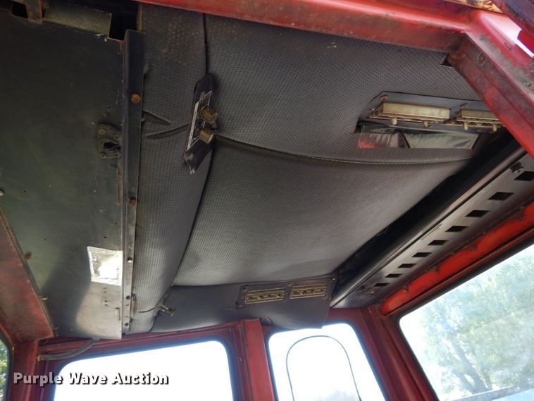 image for item DS1361 1974 Massey Ferguson 1135  tractor