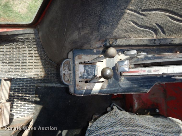 image for item DS1361 1974 Massey Ferguson 1135  tractor