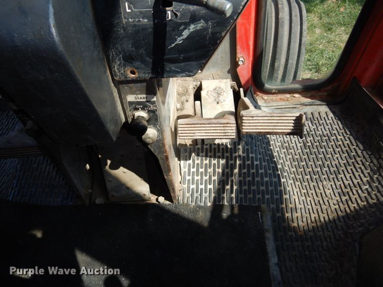 image for item DS1361 1974 Massey Ferguson 1135  tractor